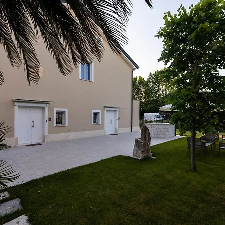 Dimora Rosae Apartmanhotel 3*